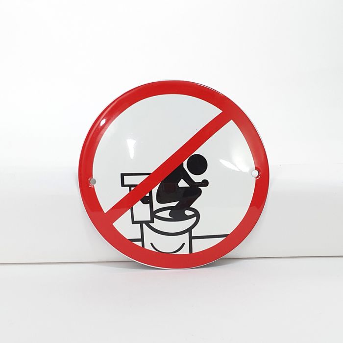Do not stand on the toilet prohibition sign