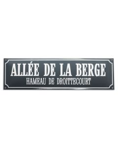 Second line text centered with frame