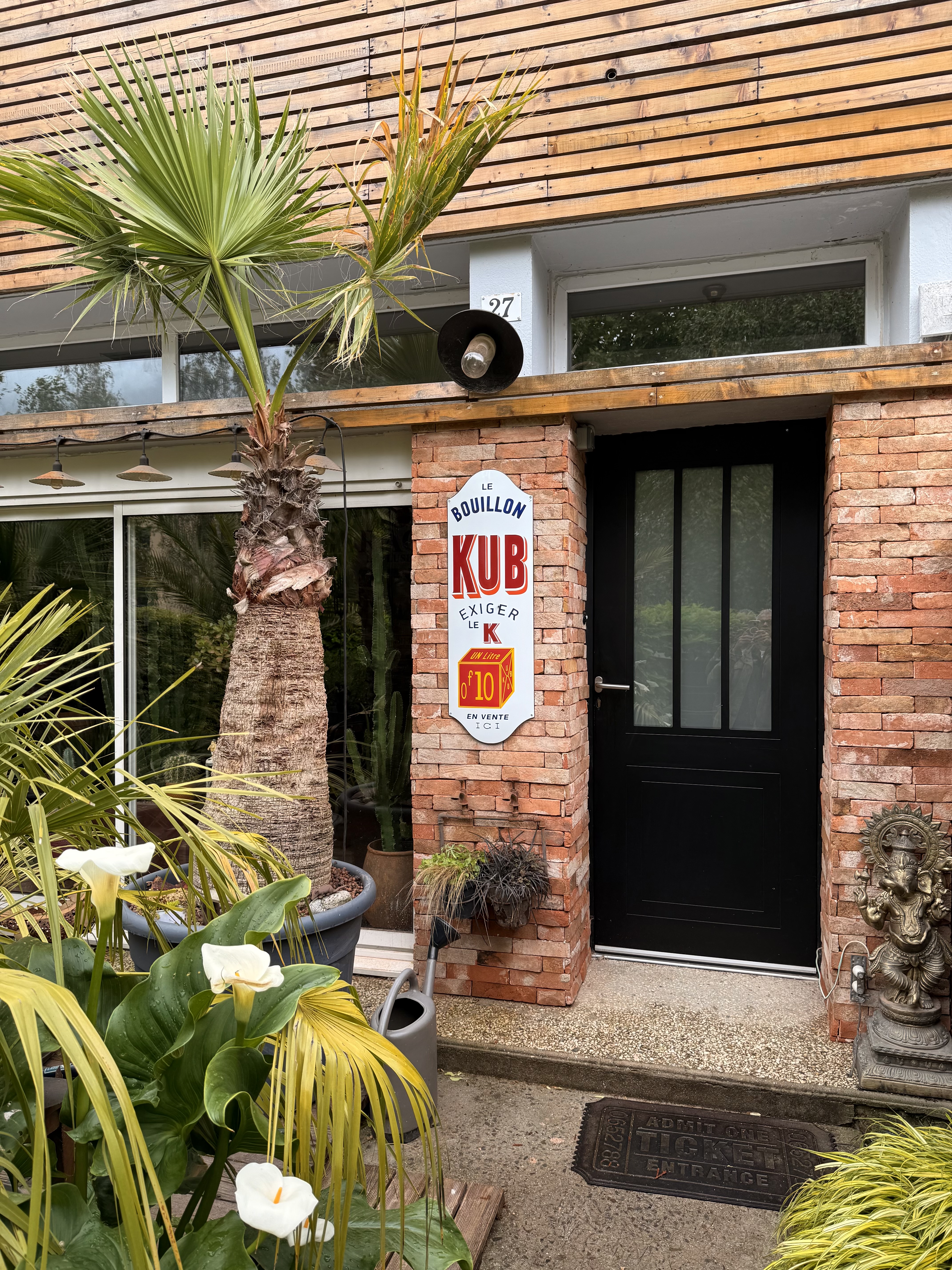 Le Bouillon Kub Exiger LARGE enamel sign