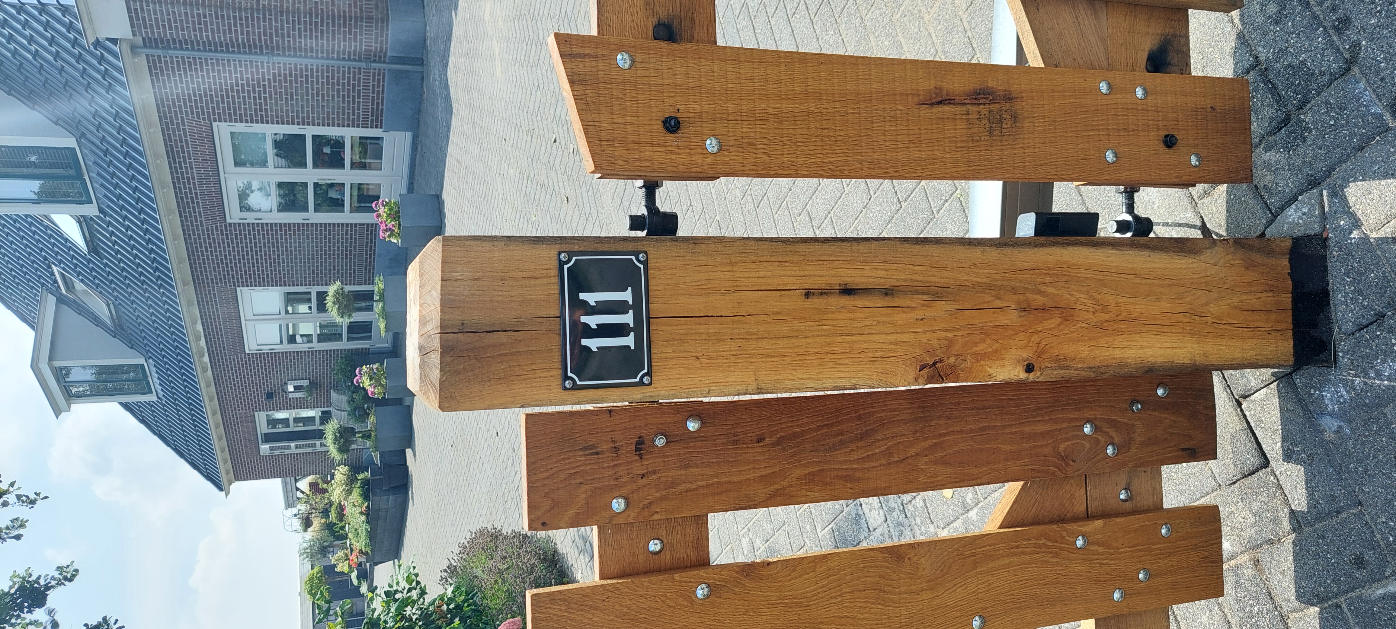 House number curved with frame