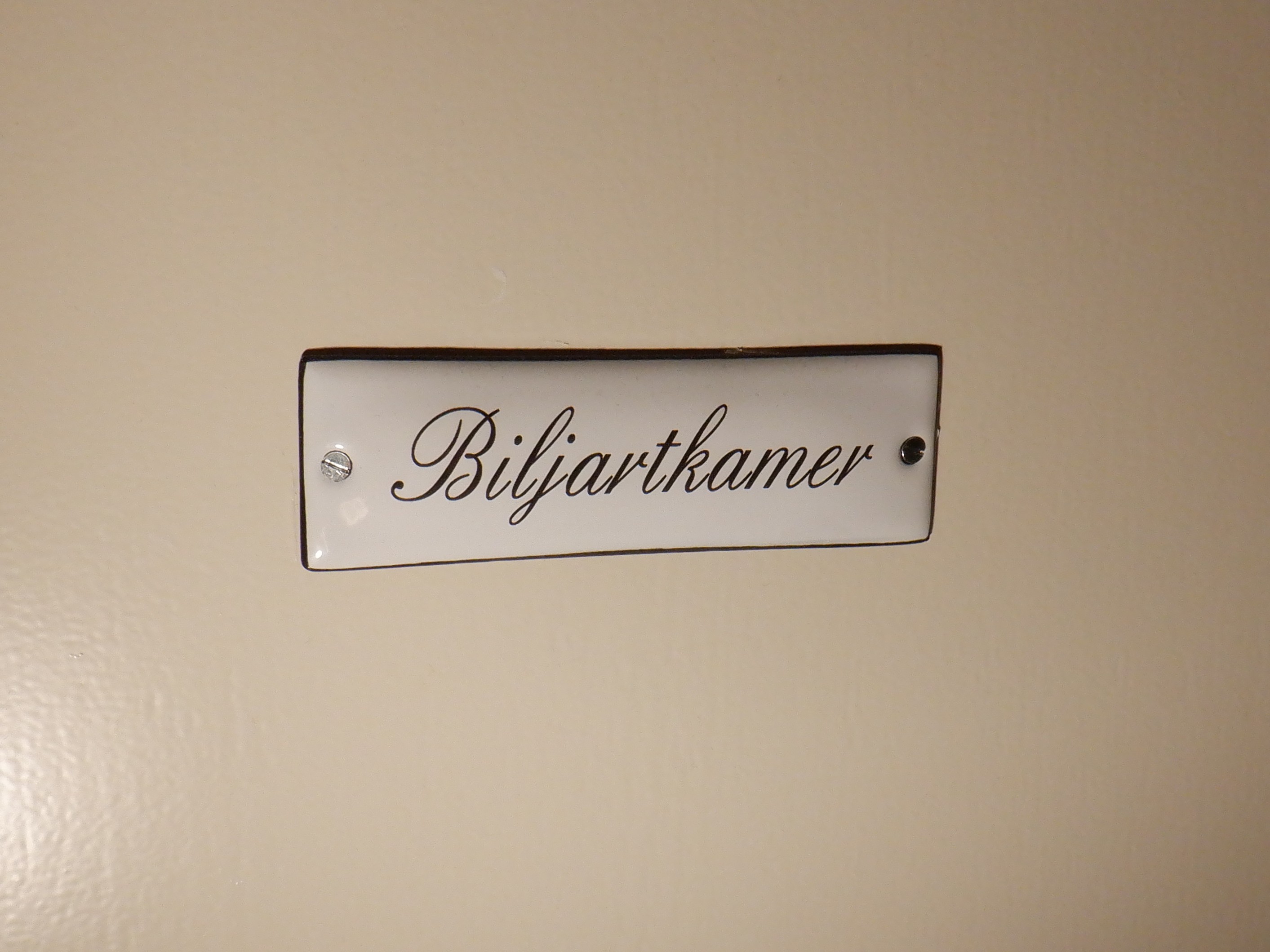 Name plate sign curved with border
