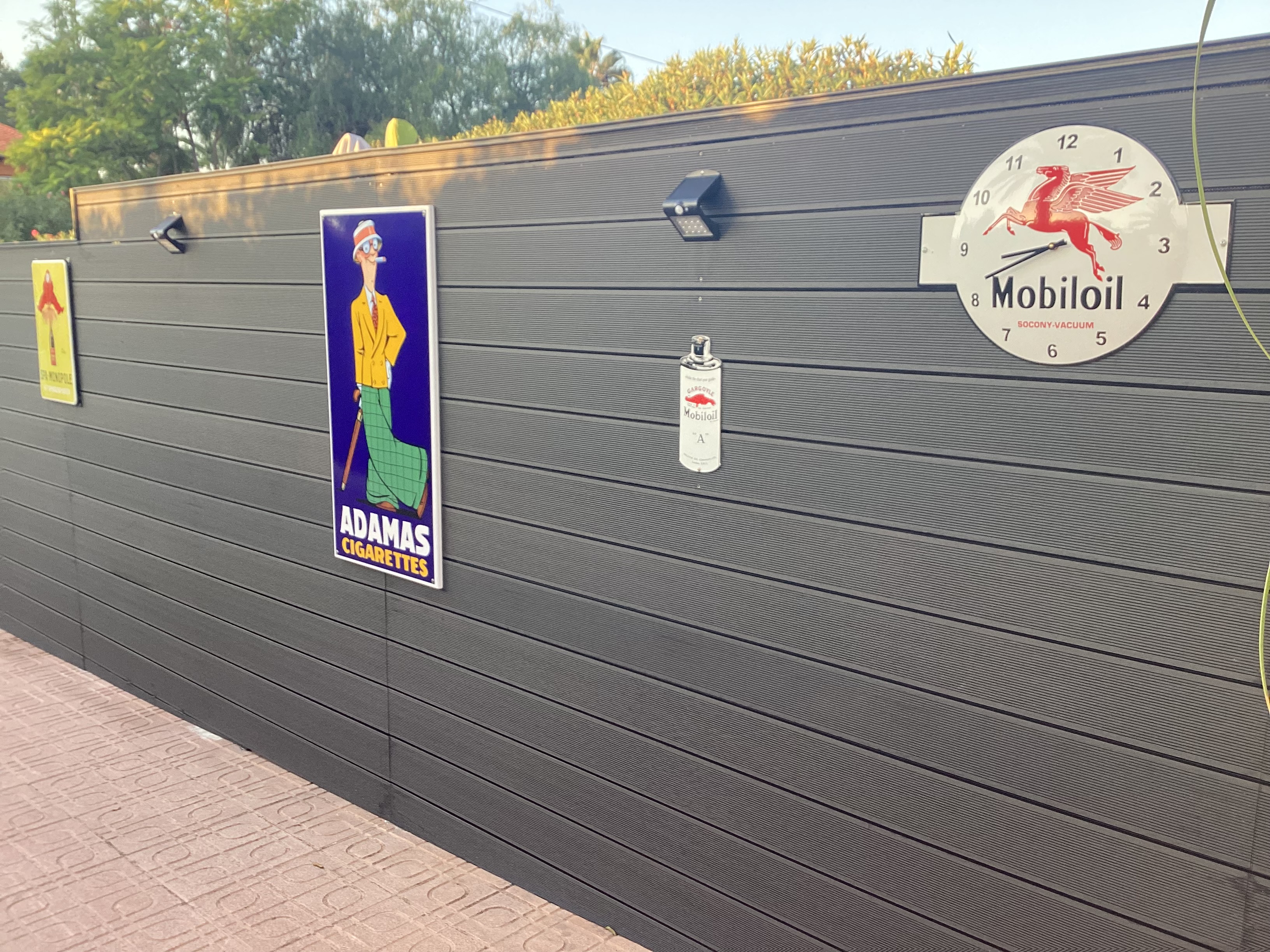 Clock Mobiloil enamel